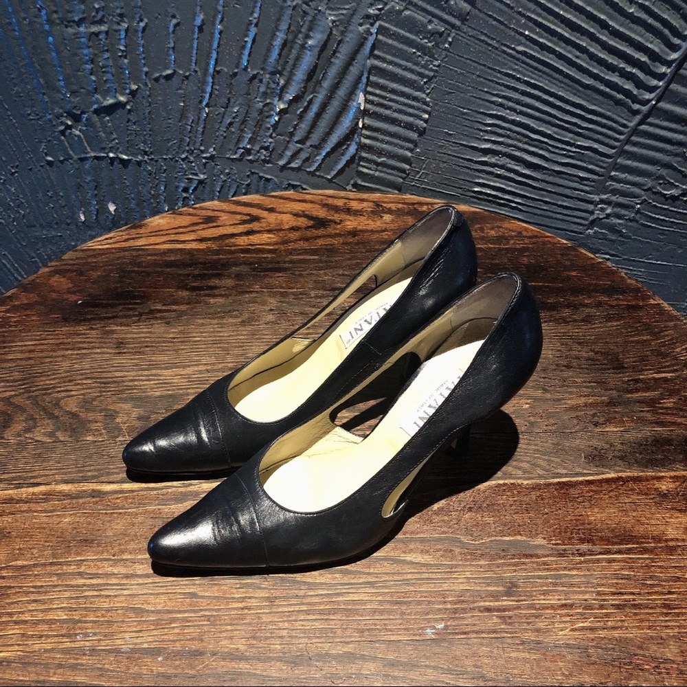 Vintage Patani Italian dark navy leather heels